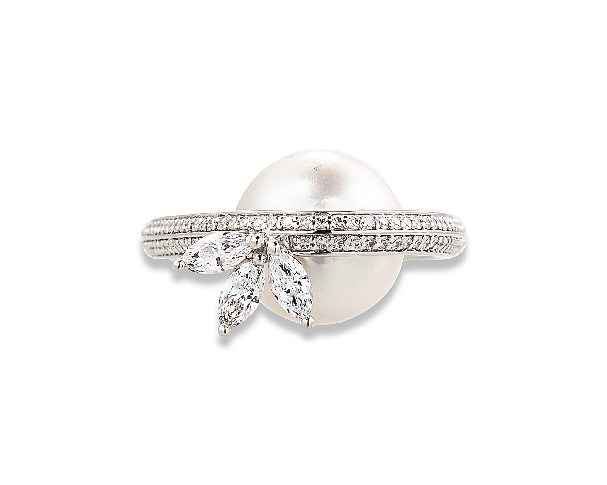 Diamond Pearl Under the Lotus Ring