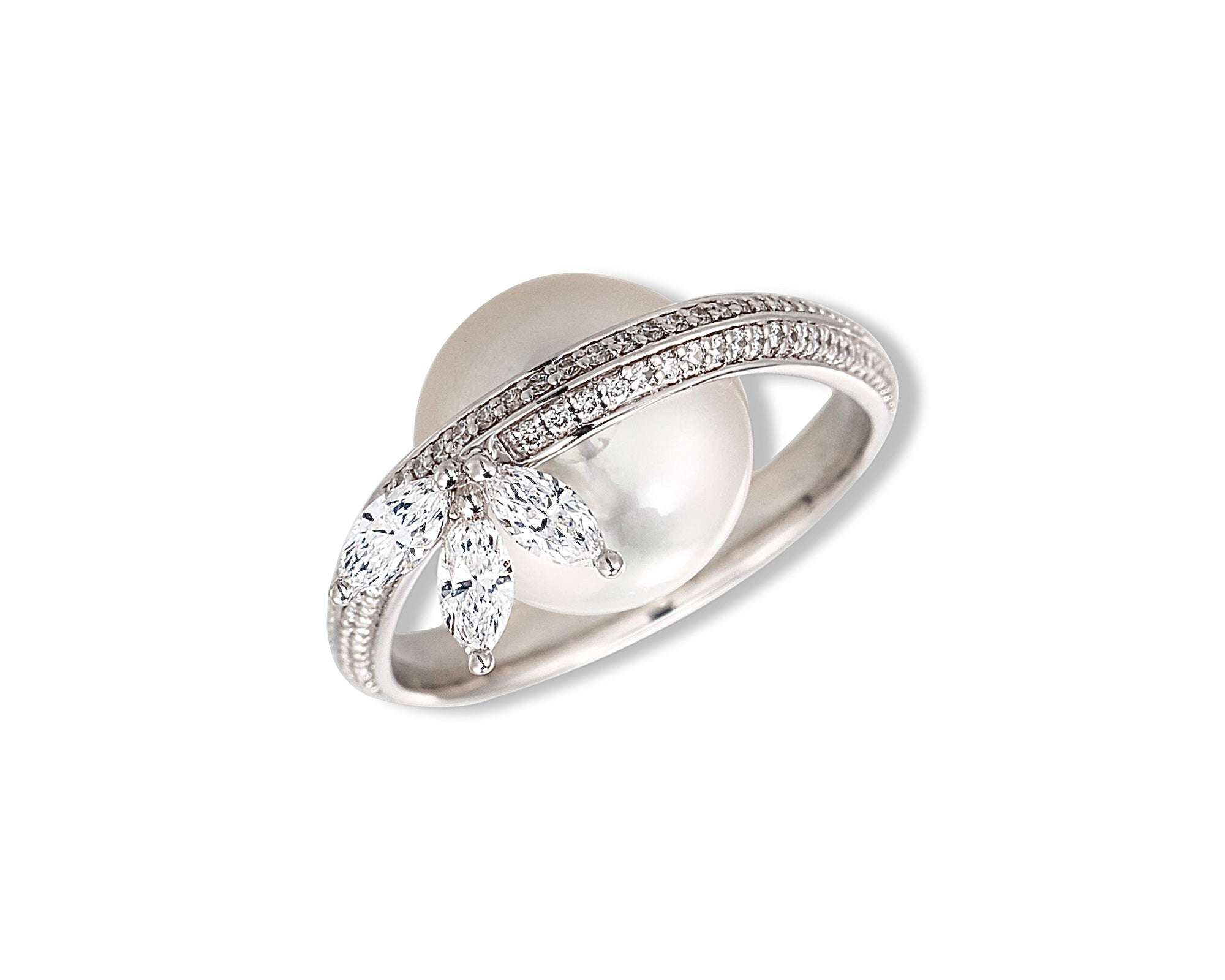 Diamond Pearl Under the Lotus Ring