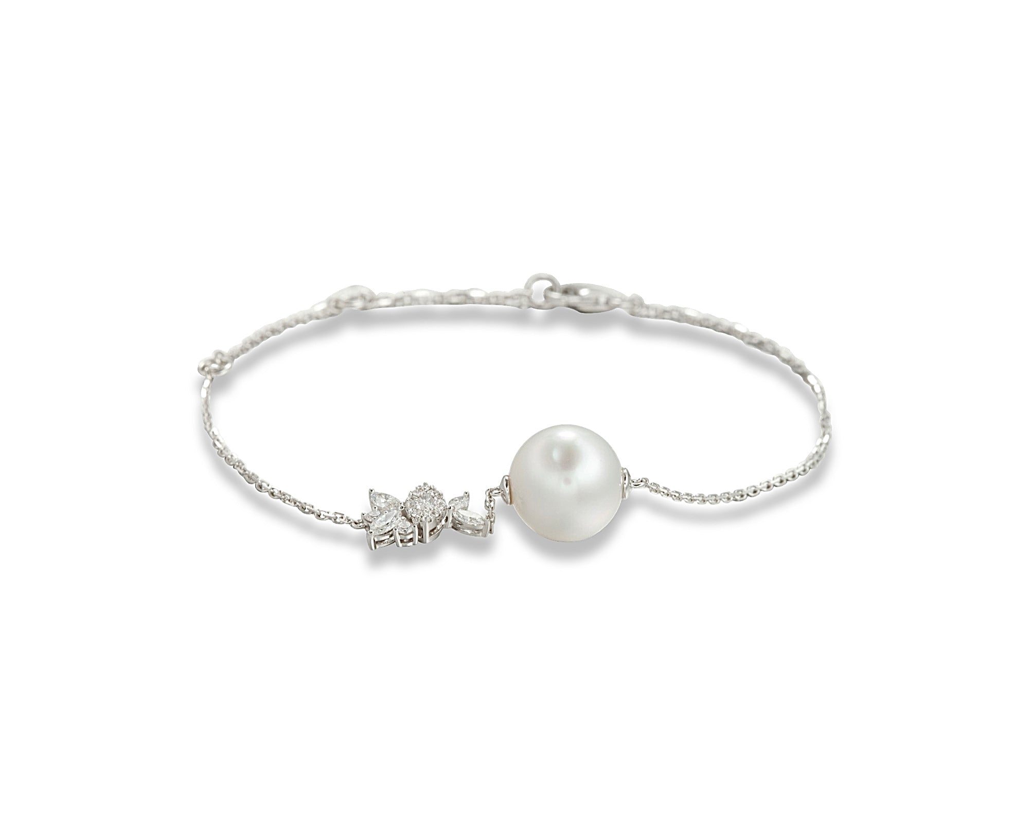 Classic Pearl Gardenia Bracelet
