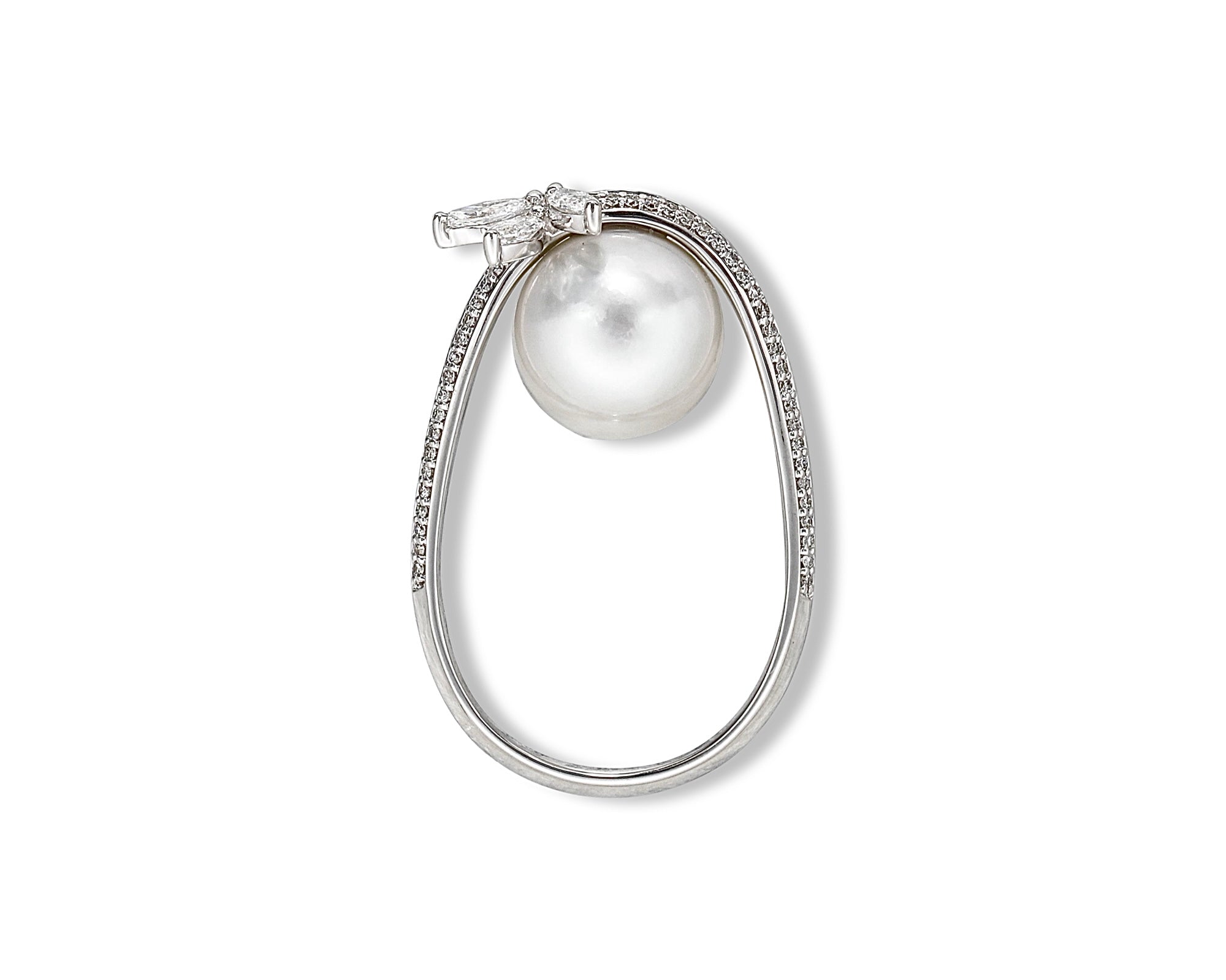 Diamond Pearl Under the Lotus Ring